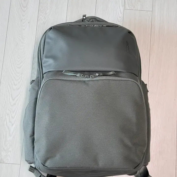 [BUNJANG] Incase A.R.C. Commuter Pack / 인케이스(Incase)의 A.R.C. 커뮤터 팩