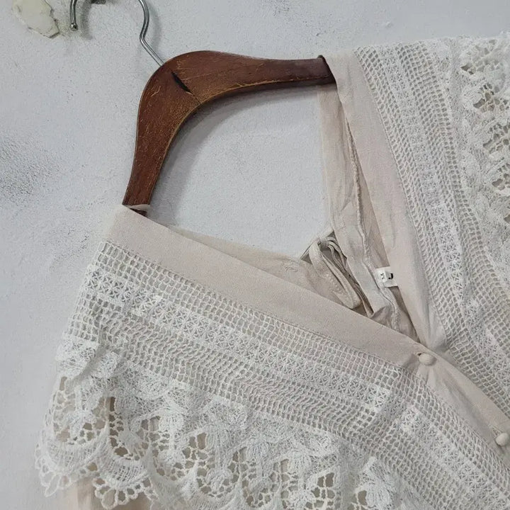[BUNJANG] Ivory Short Sleeve Lace Blouse / 레이스 블라우스 반팔 아이보리