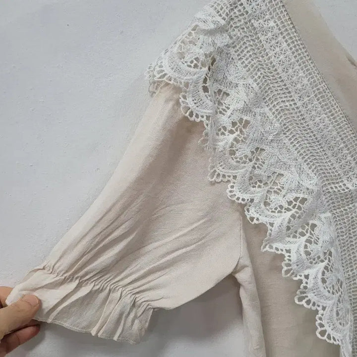 [BUNJANG] Ivory Short Sleeve Lace Blouse / 레이스 블라우스 반팔 아이보리