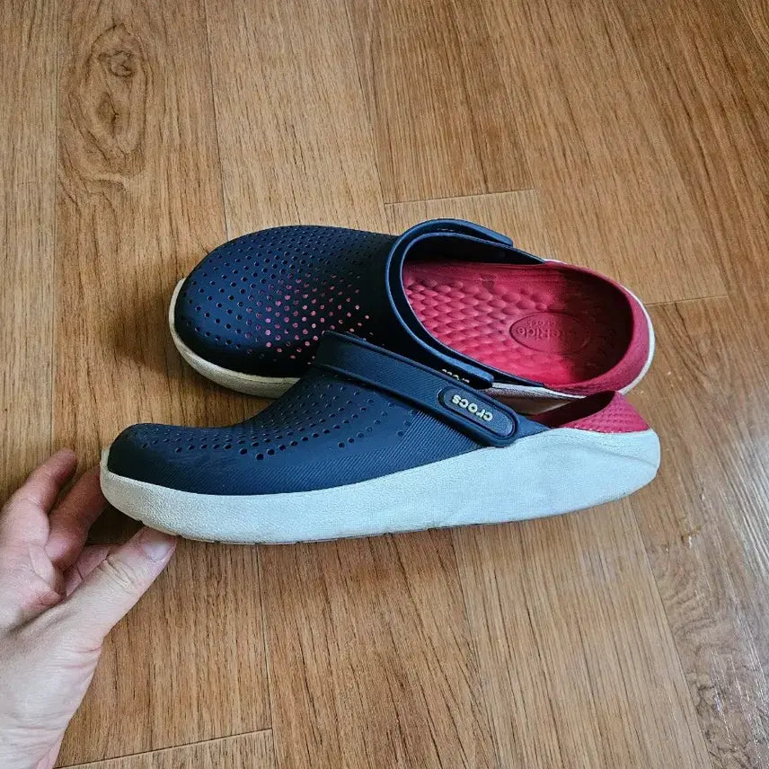 [BUNJANG] Crocs LiteRide Clog Navy/Red / 크록스 라이트라이드 클로그 네이비/레드