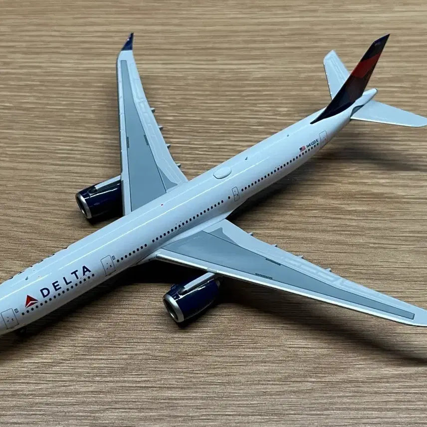 [BUNJANG] Delta Air Lines A330-900neo 1:400 Scale Diecast Airplane Model / 델타항공 A330-900neo 모형 비행기