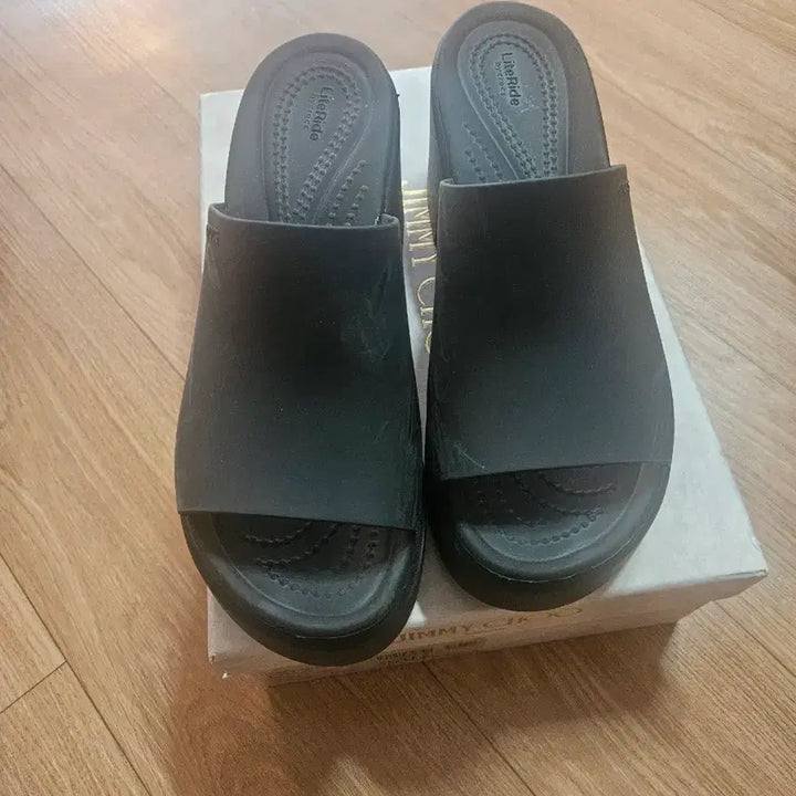 [BUNJANG] Crocs Slides W6 / 크록스 w6 슈콤마보니 오즈세컨 럭키슈에뜨 듀엘 시스템 에고이스트