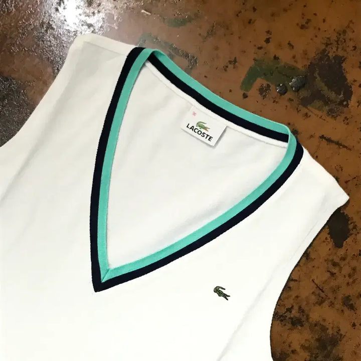 [SOLD OUT] 라코스테 화이트 슬리브리스 초미니 원피스 여성 44 사이즈