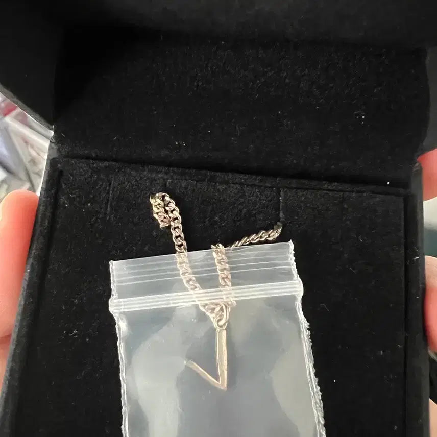 [BUNJANG] BTS V Layover Fan Event Bracelet / 뷔 레이오버 역조공 팔찌