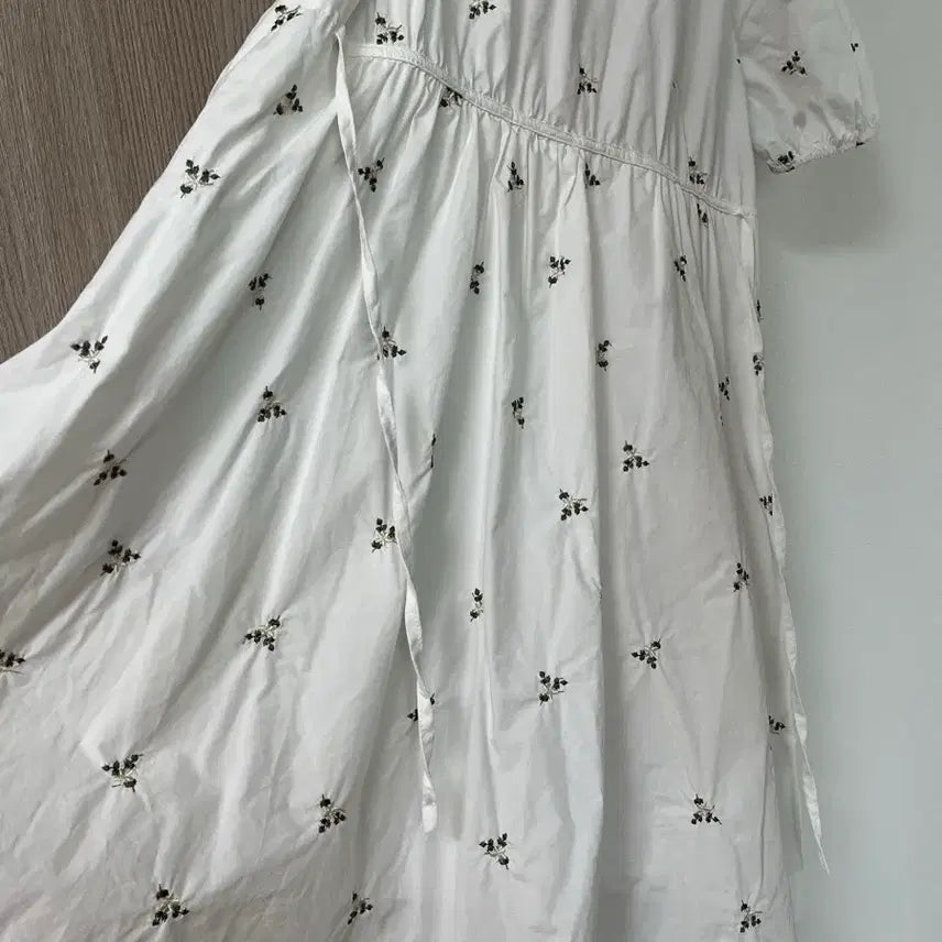 [BUNJANG] White Floral Embroidery Long Dress / 화이트 꽃무늬 자수 롱 원피스