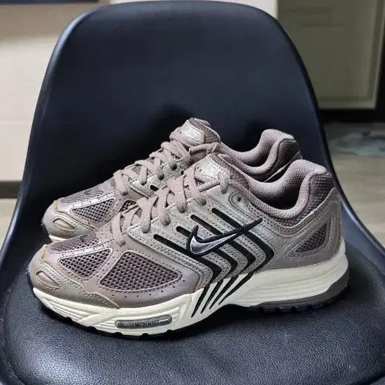 [BUNJANG] Nike Brown Tone Sneakers (240) / 나이키 운동화 브라운톤 240