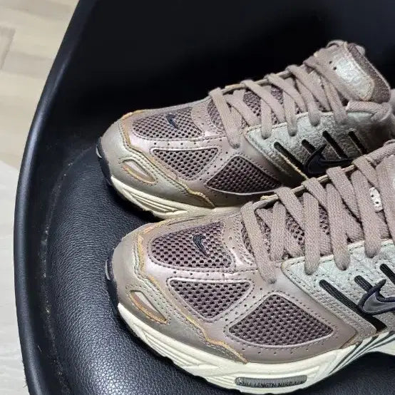 [BUNJANG] Nike Brown Tone Sneakers (240) / 나이키 운동화 브라운톤 240