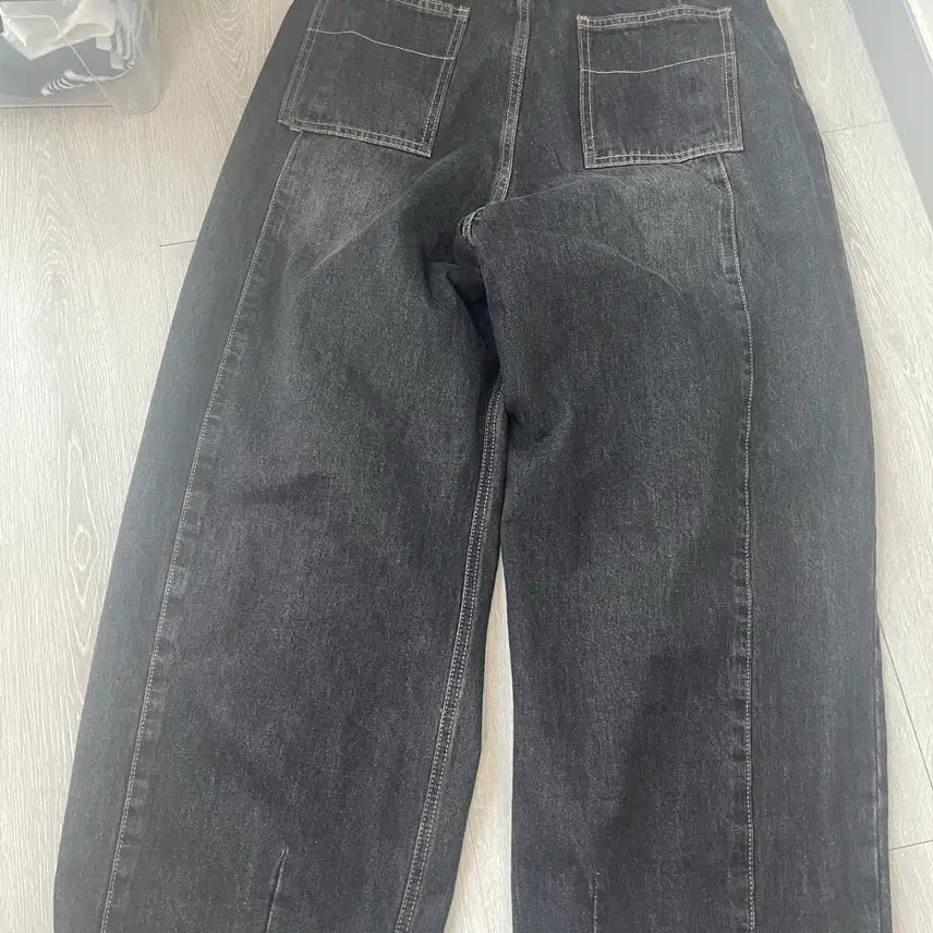[BUNJANG] Intempomood Lazy Boy Balloon Fit Denim Washed Black / 인템포무드 레이지보이 벌룬 핏 데님_워시블랙