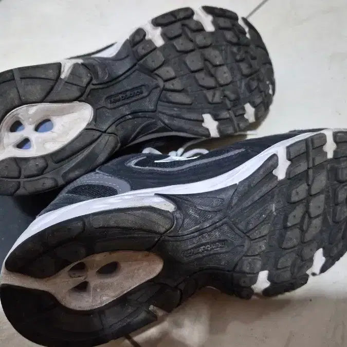 [BUNJANG] New Balance 530 Classic Black MR530CC Sneakers / 뉴발란스 530 클래식 블랙 MR530CC 265