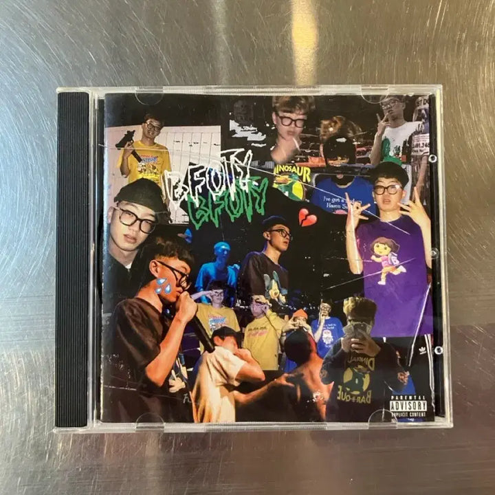 [SOLD OUT] 퓨처리스틱 스웨버 - BFOTY 개봉반