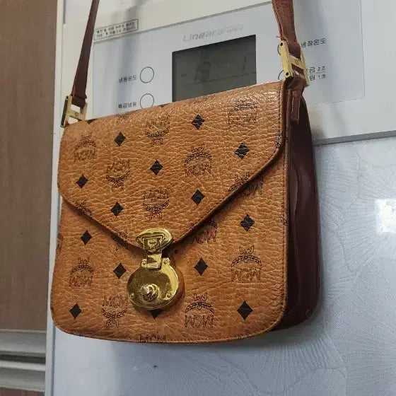 [BUNJANG] MCM Gold Tone German Flap Crossbody Bag / MCM 금장 독일산 플랩 크로스백