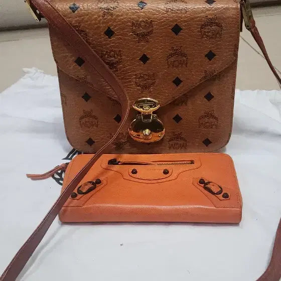 [BUNJANG] MCM Gold Tone German Flap Crossbody Bag / MCM 금장 독일산 플랩 크로스백