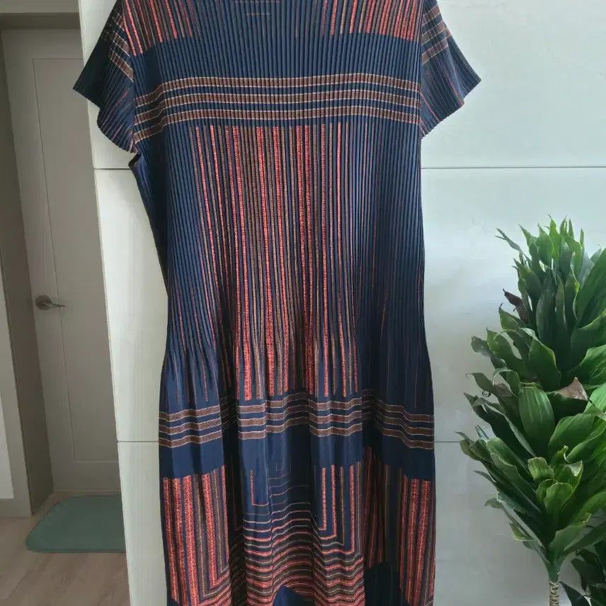 [BUNJANG] Pleated Pattern Short Sleeve Dress (Size 55-66) / (1~2회착용) 플리츠 주름 패턴 반팔 원피스 55~66반사이즈