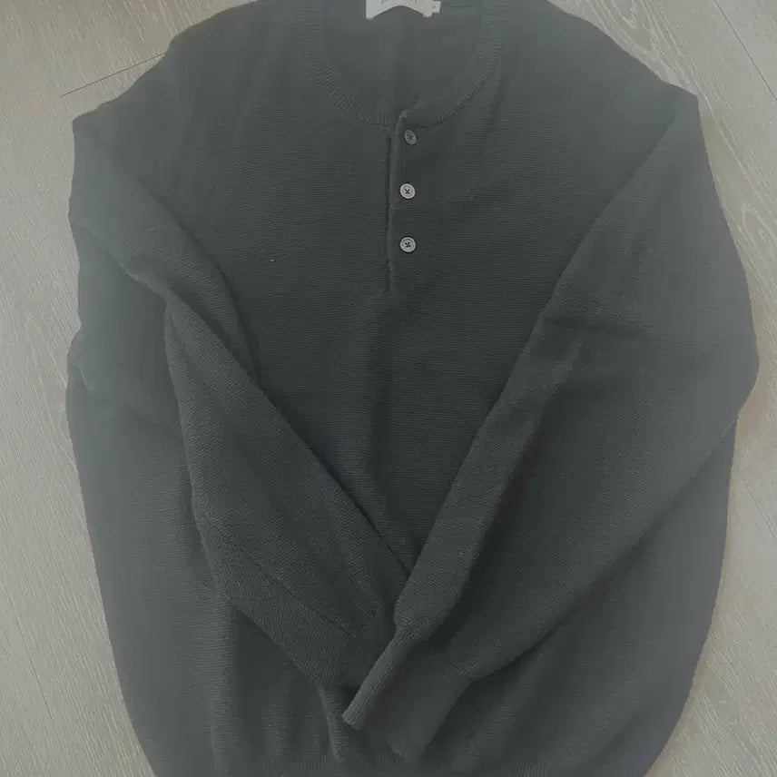 [BUNJANG] UNIONBLUE HARD TWIST HENLEY-NECK KNIT Black / 유니온블루 HARD TWIST HENLEY-NECK KNIT