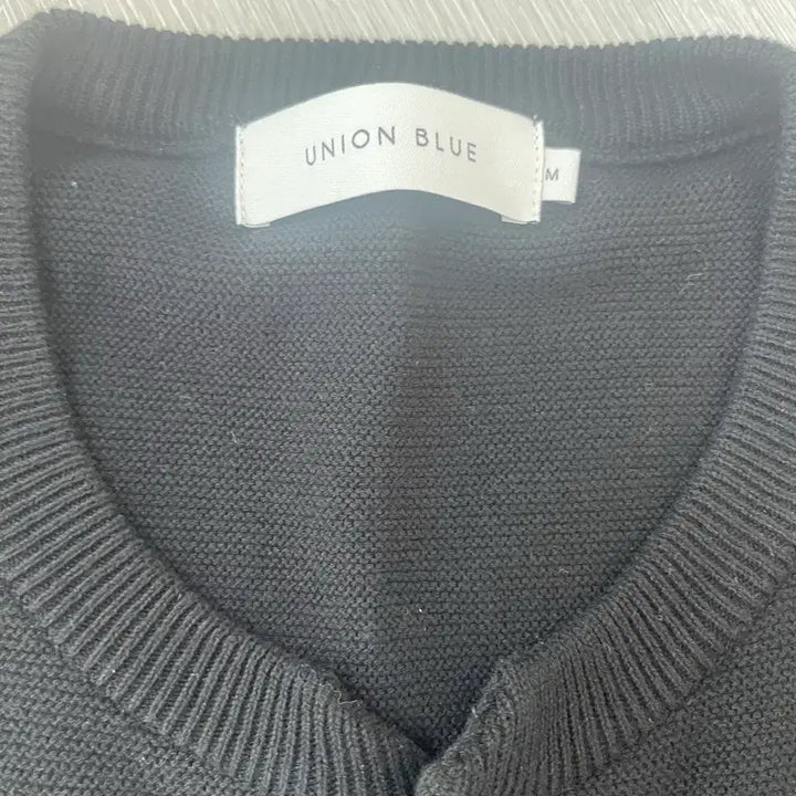 [BUNJANG] UNIONBLUE HARD TWIST HENLEY-NECK KNIT Black / 유니온블루 HARD TWIST HENLEY-NECK KNIT