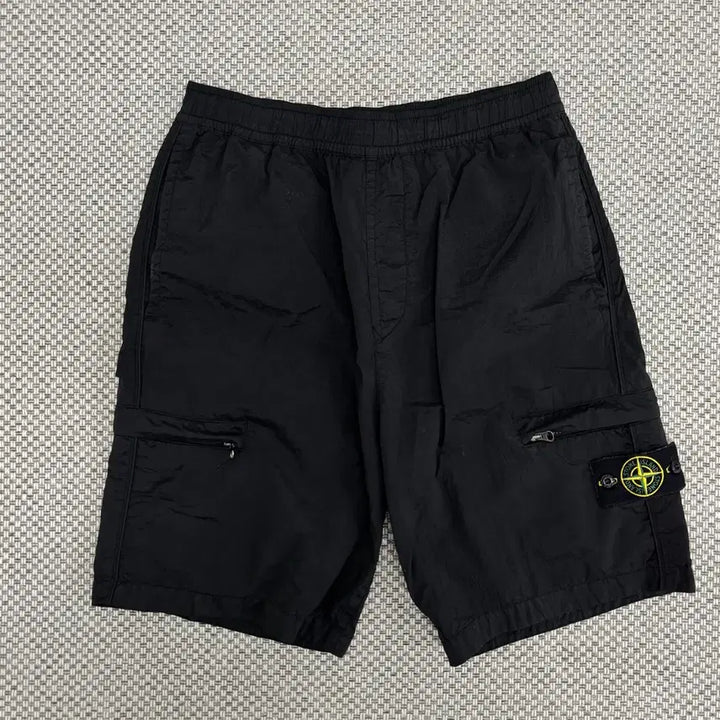 [BUNJANG] Stone Island Patch Nylon Shorts / [32]스톤아일랜드 와펜패치 나일론 반바지