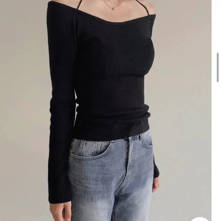 [BUNJANG] Off-Shoulder Halterneck Knit Black Free Size / 오프숄더 홀터넥 니트 블랙