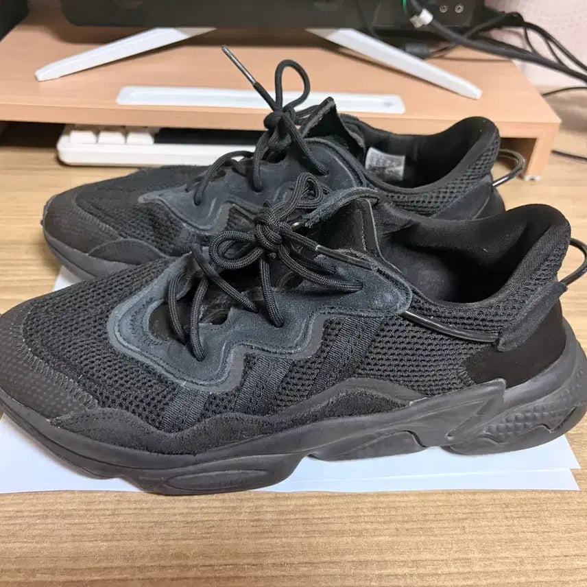 [BUNJANG] Adidas Ozweego Black Sneakers 290mm / 오즈위고 블랙 운동화 290mm 판매합니다.