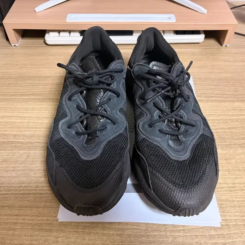 [BUNJANG] Adidas Ozweego Black Sneakers 290mm / 오즈위고 블랙 운동화 290mm 판매합니다.