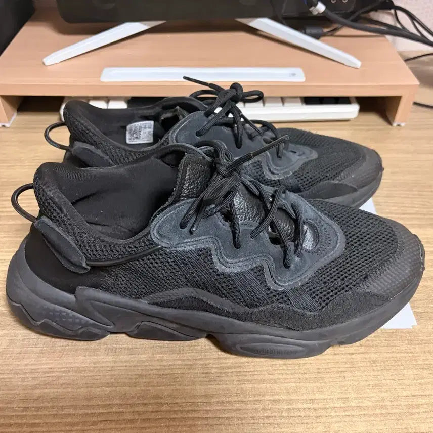 [BUNJANG] Adidas Ozweego Black Sneakers 290mm / 오즈위고 블랙 운동화 290mm 판매합니다.