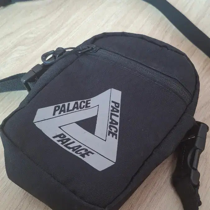 [BUNJANG] Palace Cordura Double Diamond Shot Bag Black 21FW / 팔라스 코듀라 더블 다이아몬스 샷백 블랙 - 21FW