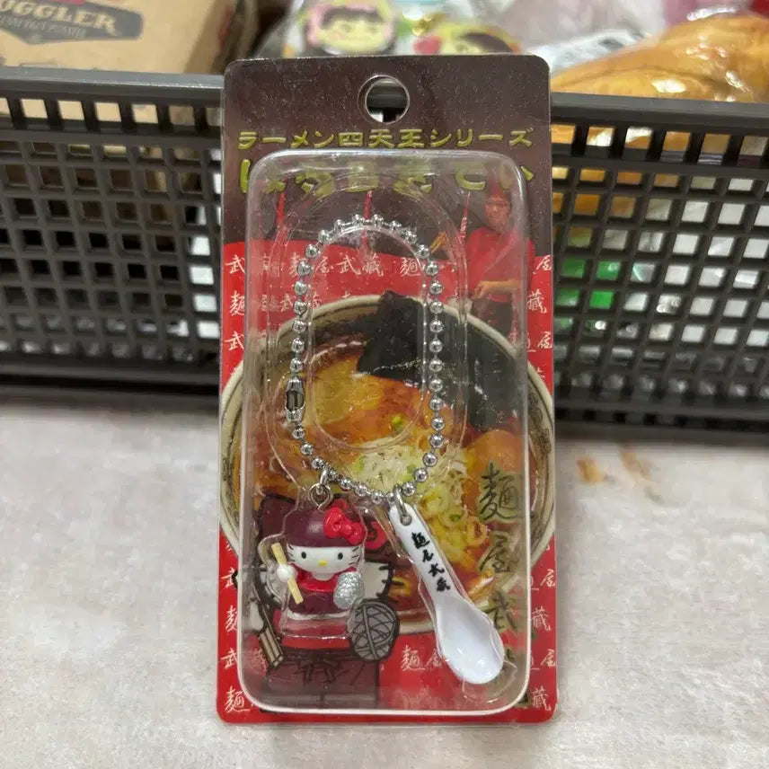 [BUNJANG] Hello Kitty Ramen Keychain (Menya Takezora Collaboration) / 고전 헬로키티 라멘 키링 (멘야타케토라