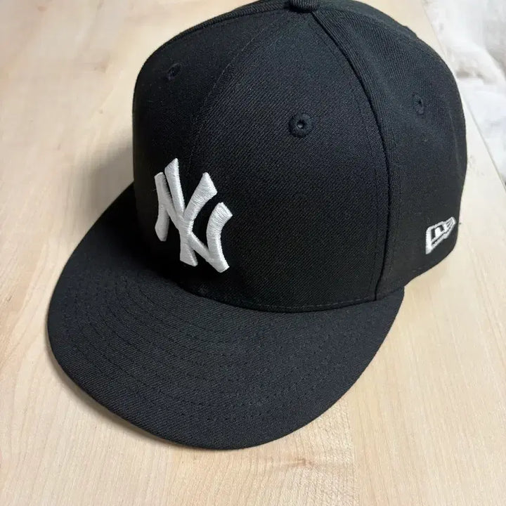 [BUNJANG] New Era Black NY Fitted Cap 7 1/4 (57.7cm) / 뉴에라 블랙 ny 피티드캡 714(57.7)