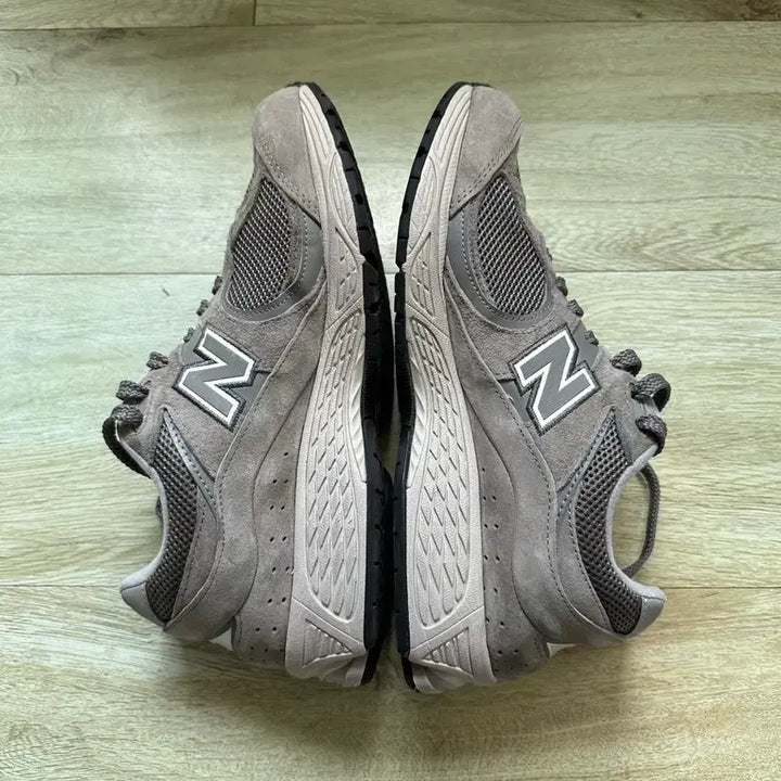 [BUNJANG] New Balance 2002r Sneakers / 뉴발란스 2002r 280