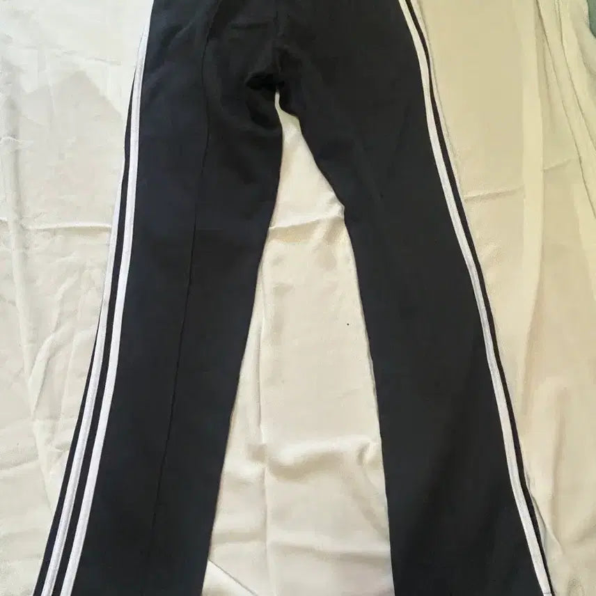 [BUNJANG] Adidas Three-Stripes Training Pants Black L / 아디다스 삼선 트레이닝 바지 블랙 L .(145)