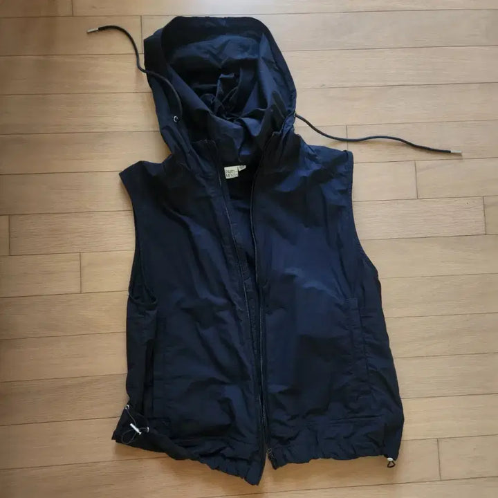 [BUNJANG] Parrtiemto Hooded Windbreaker Vest Navy / 파르티멘토 후드 바람막이 조끼 네이비