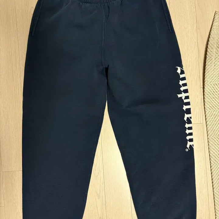 [BUNJANG] Supreme Old English Sweatpants Navy / 슈프림 올드 잉글리쉬 스웻팬츠 m 네이비