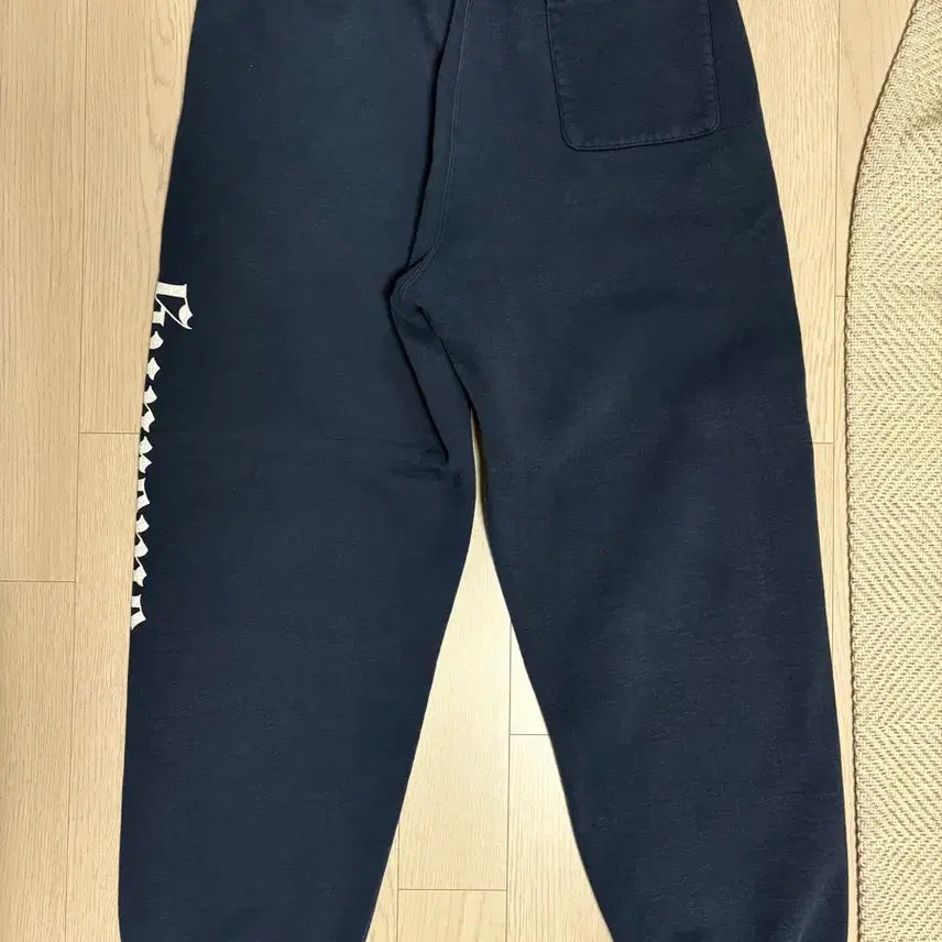 [BUNJANG] Supreme Old English Sweatpants Navy / 슈프림 올드 잉글리쉬 스웻팬츠 m 네이비