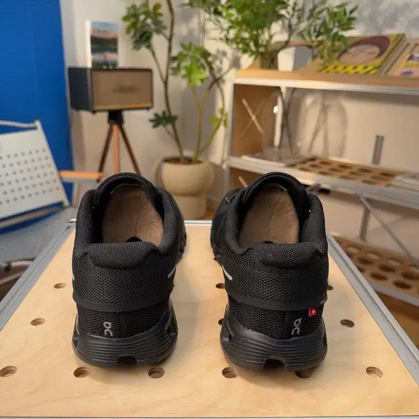 [BUNJANG] On Running Cloud 5 Lightweight Running Shoes Unisex Daily Shoes / 온러닝 클라우드 5 경량 러닝화 남녀공용 데일리 슈즈 정품