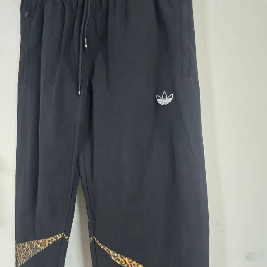 [BUNJANG] Adidas Leopard Track Pants Black L / 아디다스 레오파드 트랙 팬츠 블랙 L