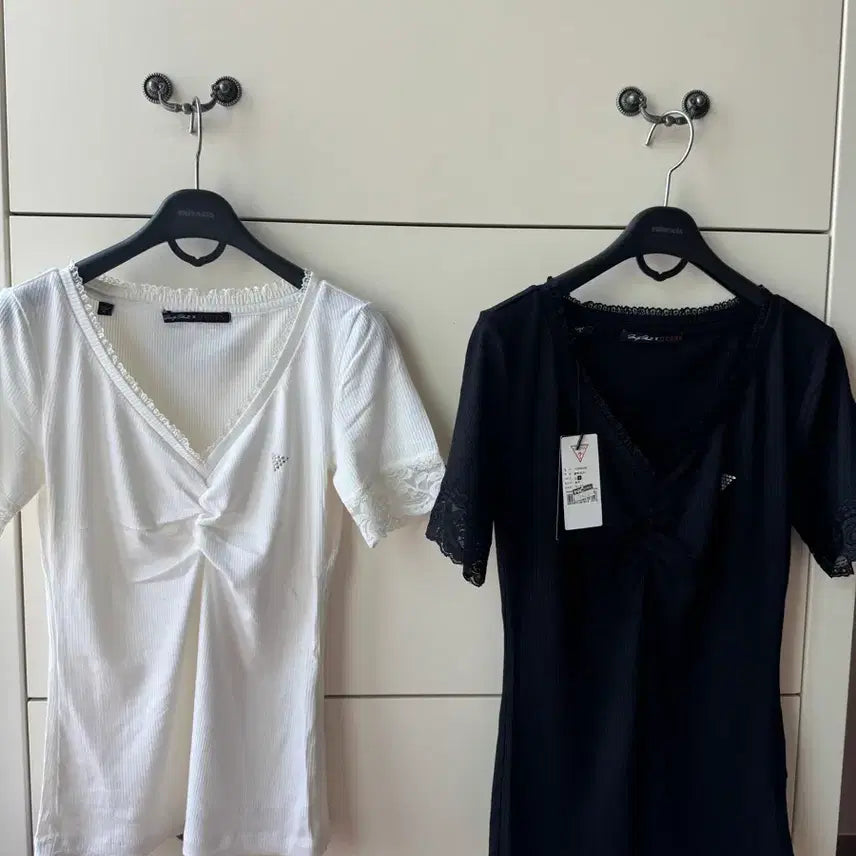 [SOLD OUT] 마릴린먼로 X GUESS 화이트/블랙 레이스 티셔츠