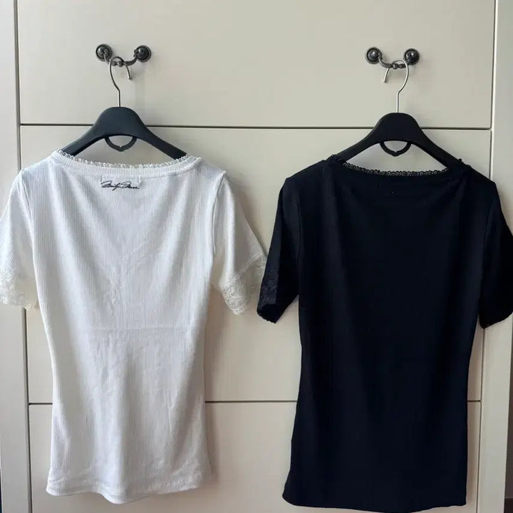 [SOLD OUT] 마릴린먼로 X GUESS 화이트/블랙 레이스 티셔츠