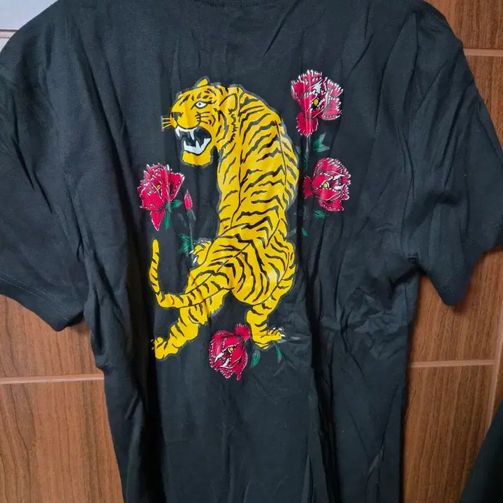 [BUNJANG] H&amp;M Tiger Print T-shirt and Shorts Set / H&amp;M 호랑이무늬 티셔츠+반바지 세트