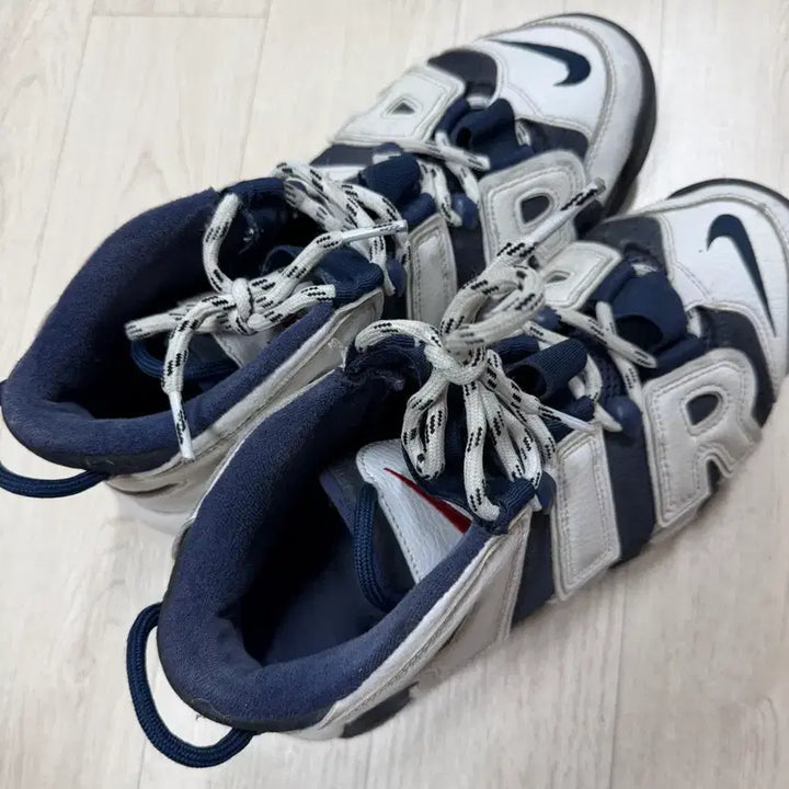 [BUNJANG] Nike Air More Uptempo White Navy Sneakers / 나이키 에어 모어 업템포 흰남 운동화 / 265