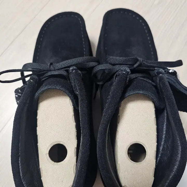 [BUNJANG] Clarks Gore-Tex Wallabee Black Suede Shoes / 클락스 고어텍스(GTX) 왈라비 블랙 스웨이드