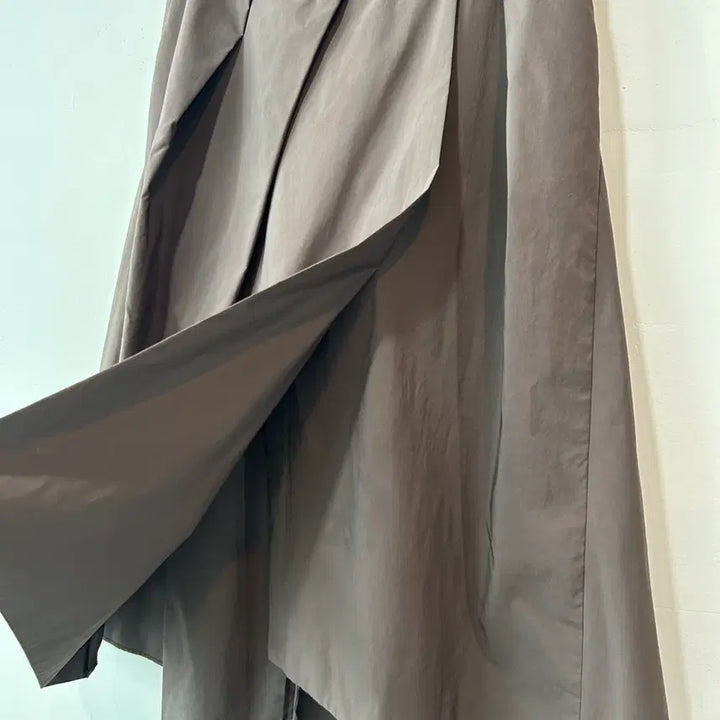 [BUNJANG] Brown Pintuck Unbalanced Flare Skirt / 브라운 핀턱 플레어 스커트
