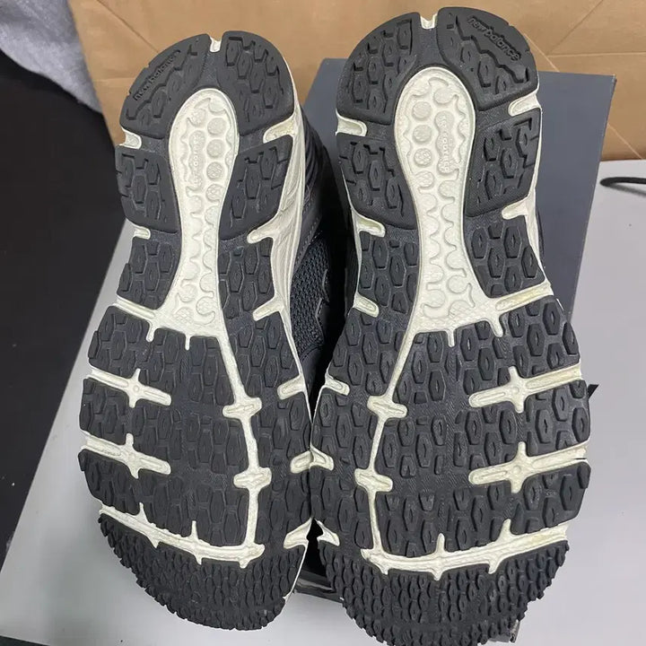 [SOLD OUT] 뉴발란스 운동화 230cm