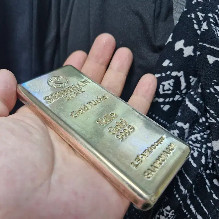 [BUNJANG] Shinhan Bank 1kg Gold Bar Replica (Brass) / 신한은행 골드바 1kg 999.9 마크의 견양(적동구리로 만든 가짜금)