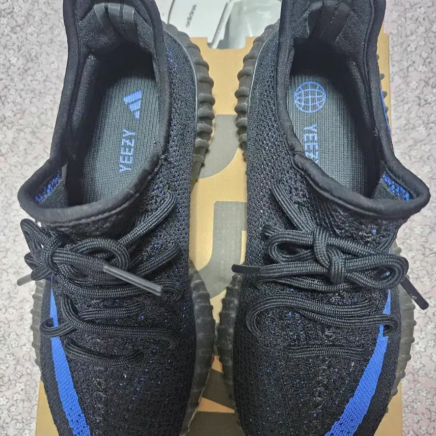 [BUNJANG] Adidas Yeezy Boost 350 V2 Dazzling Blue "270" / 아디다스 이지부스트 350 V2 다즐링 블루 270 팝니다