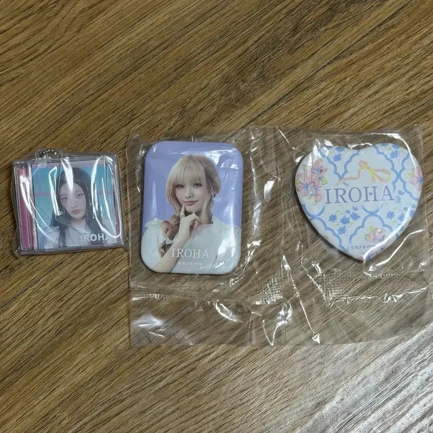 [BUNJANG] ILLIT Japan Kuji IROHA Acrylic Badge Mini CD / 아일릿 일본 쿠지 이로하 아크릴 뱃지 미니cd