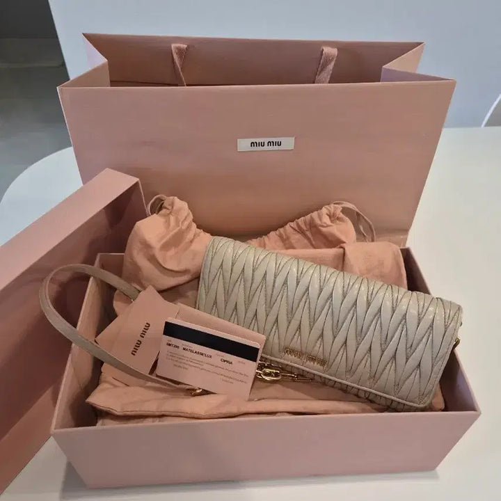 [BUNJANG] Miu Miu Matelassé WOC Crossbody Bag / 미우미우 마틀라세 woc