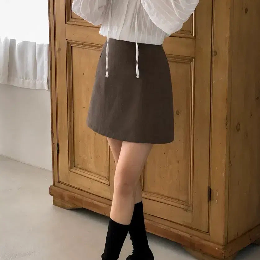 [BUNJANG] Benito Marened Essential Mini Skirt Mocha Brown (Size M) / 베니토 마렌드 에센셜 도톰 미니 스커트 모카브라운 M 판매합니다.