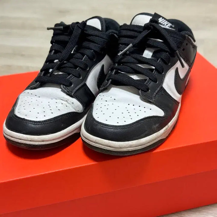 [BUNJANG] Nike Dunk Low "Panda" (225mm) / 나이키 덩크로우 범고래 225