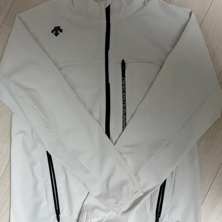 [BUNJANG] Descente White Running Windbreaker Men&