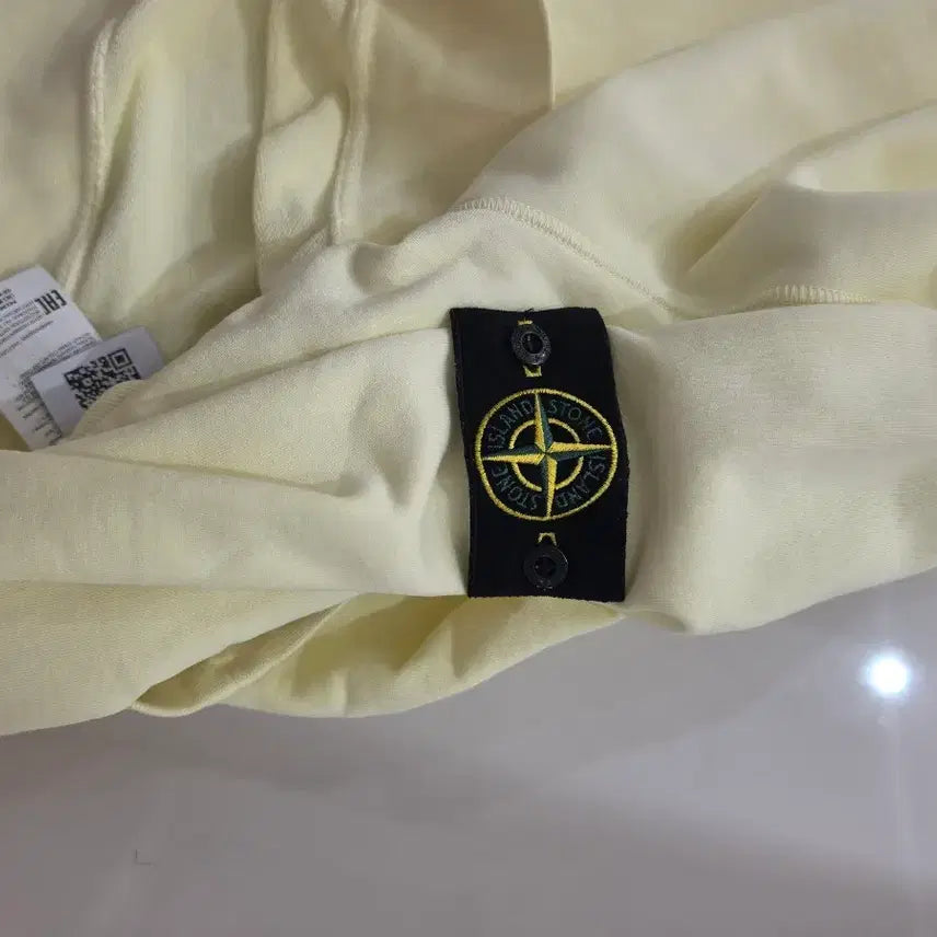 [BUNJANG] Stone Island Sweatshirt 2XL Pastel Yellow / 스톤아일랜드 맨투맨 2xl사이즈