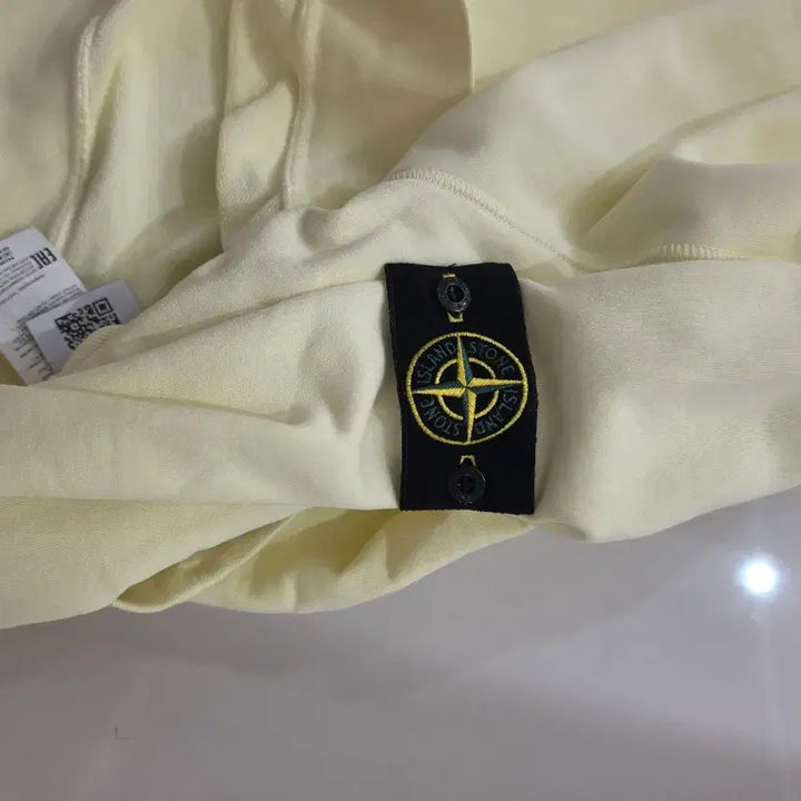 [BUNJANG] Stone Island Sweatshirt 2XL Pastel Yellow / 스톤아일랜드 맨투맨 2xl사이즈